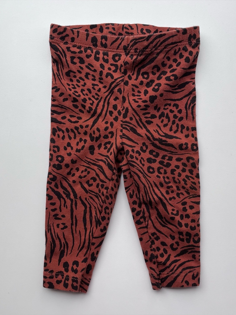 3/$10 CARTERS Baby girl leggings 6m